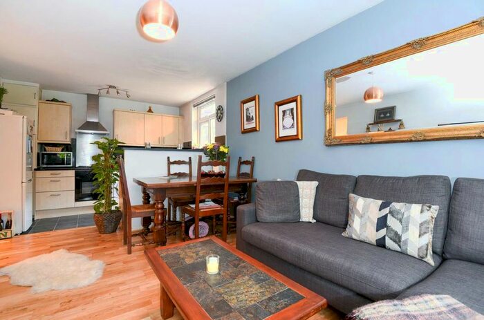 1 Bedroom Flat To Rent In Palace Road, London, SW2