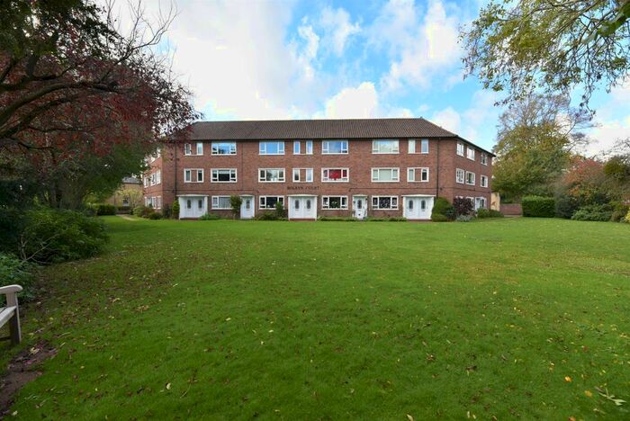 2 Bedroom Maisonette To Rent In Bridge Road, East Molesey, KT8
