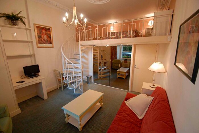 Studio To Rent In Flat, House, Craven Hill Gardens, W2