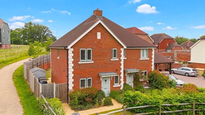 3 Bedroom Semi-Detached House For Sale In Garman Way, Billingshurst, RH14