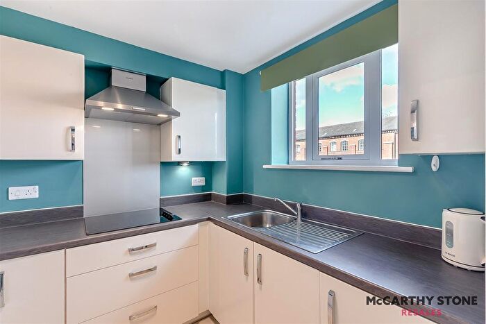2 Bedroom Flat For Sale In Clive Road, Batchley, Redditch, B97