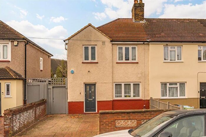 3 Bedroom Semi Detached House For Sale In Hornfair Road, Charlton, SE7