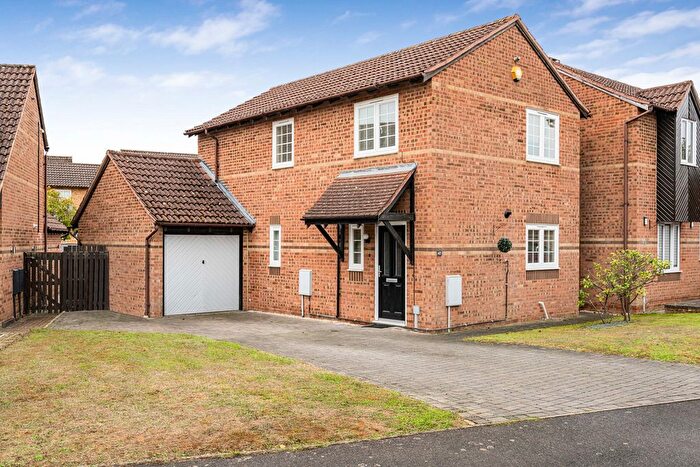 4 Bedroom Detached House For Sale In Willow Drive, Bicester, OX26