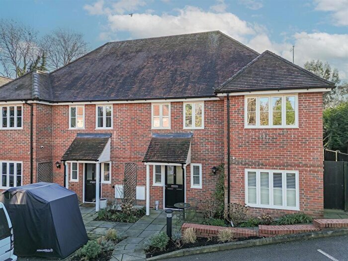 4 Bedroom Semi Detached House For Sale In Iris Close, Willoughby Road, Harpenden, AL5