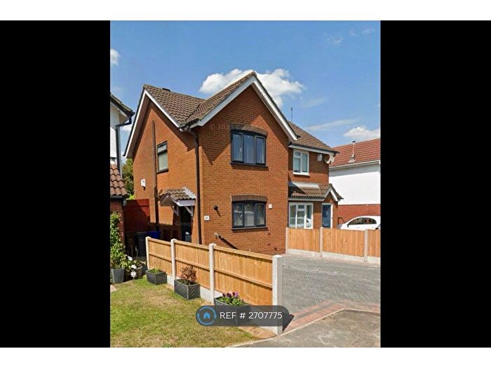 2 Bedroom Semi Detached House To Rent In Carrgreen Close, Manchester, M19