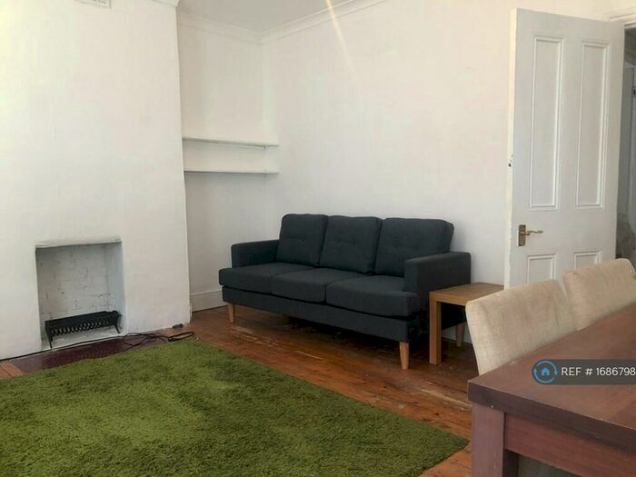 1 Bedroom Flat To Rent In Plumstead Common Road, London, SE18