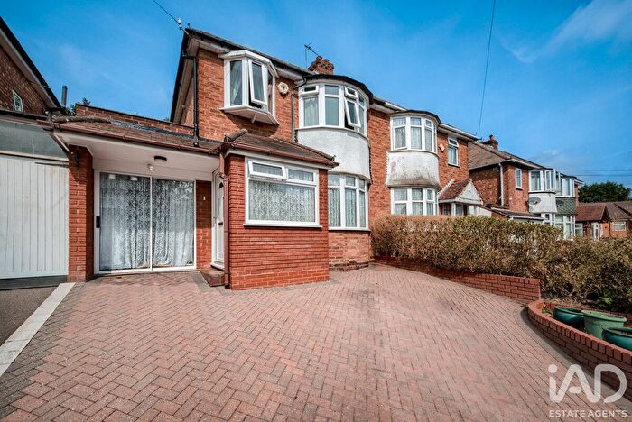 3 Bedroom Semi Detached House For Sale In Springfield Crescent, Solihull, B92
