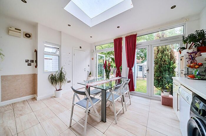 5 Bedroom End Terrace House For Sale In Windermere Road, London, SW16
