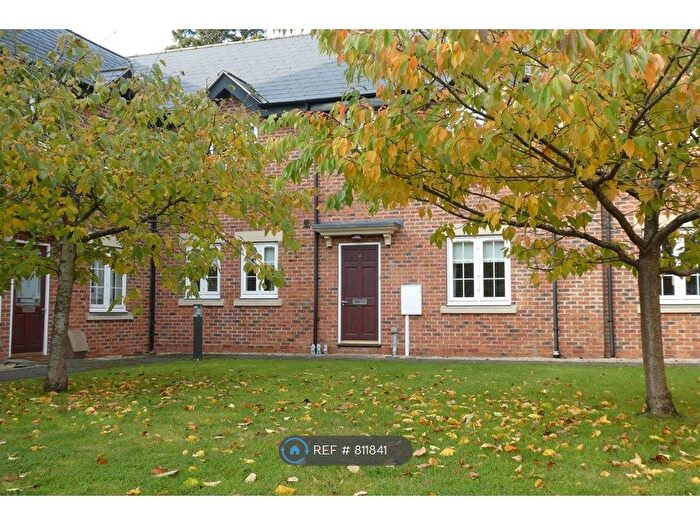 2 Bedroom Flat To Rent In High Street, Brackley, NN13