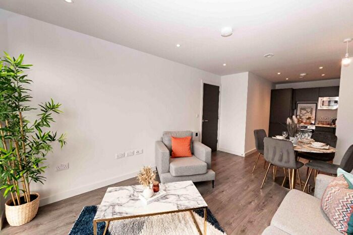 2 Bedroom Apartment To Rent In Cross Lane, Manchester, Greater Manchester, M5
