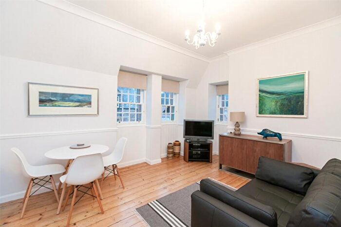 1 Bedroom Flat To Rent In Well Court, Edinburgh, EH4