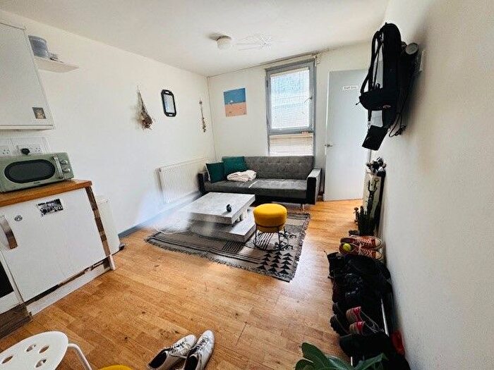 1 Bedroom Flat To Rent In Voss Street, Bethnal Green, E2