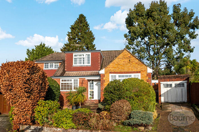 4 Bedroom Detached House For Sale In Farnham Park Close, Farnham, Surrey, GU9