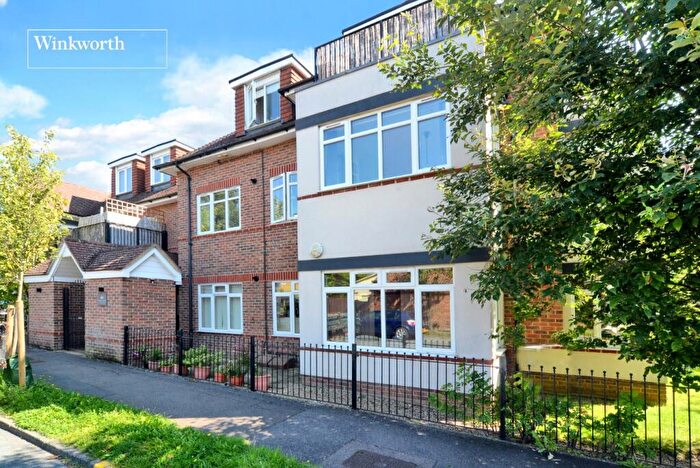 2 Bedroom Apartment For Sale In Colborne Way, Worcester Park, KT4