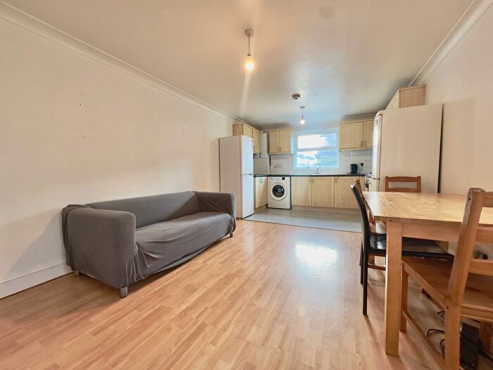 3 Bedroom Flat To Rent In Medora Road, London, SW2