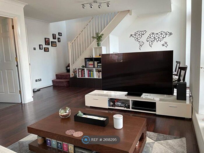 2 Bedroom Flat To Rent In Boleyn House, London, E16