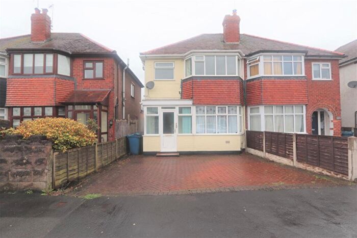 3 Bedroom Semi-Detached House To Rent In Oxford Gardens, Stafford, ST16
