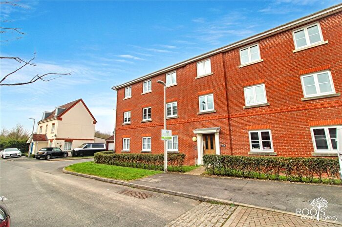 2 Bedroom Flat For Sale In Battalion Way, Thatcham, Berkshire, RG19