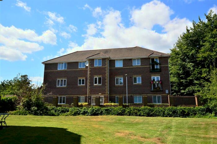 2 Bedroom Flat To Rent In Abbotsmead Place, Caversham, Reading, RG4