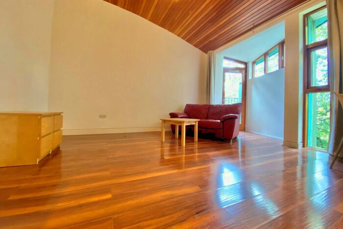 2 Bedroom Flat To Rent In New Square, SL1