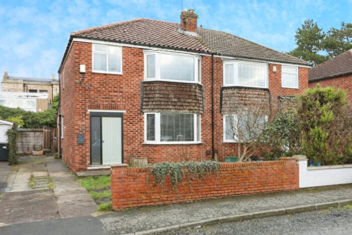 3 Bedroom Semi Detached House For Sale In Eden Grove Road, Edenthorpe, Doncaster, DN3