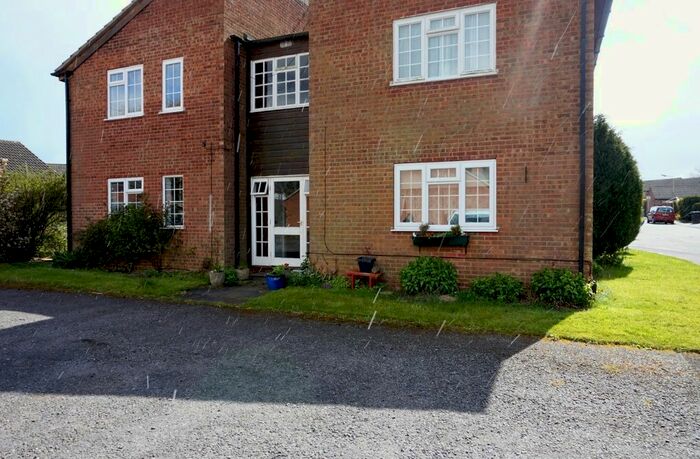 1 Bedroom Flat To Rent In Oak Close, Burbage, Leicester., LE10