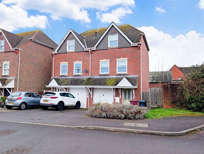 3 Bedroom Town House To Rent In Caspian Close, Chichester, PO18