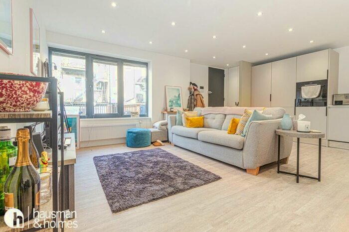 1 Bedroom Flat To Rent In Counting House, Golders Green, NW11