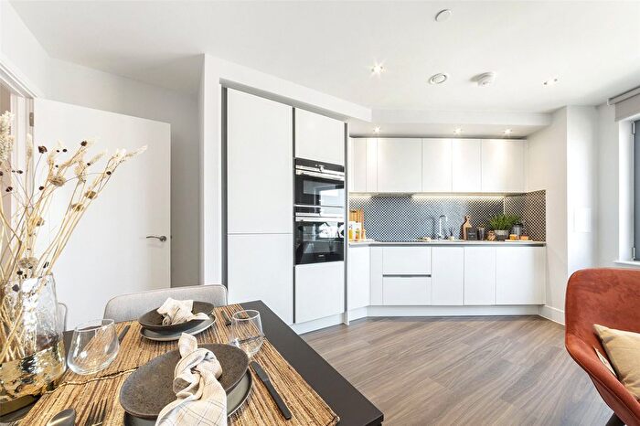 2 Bedroom Flat To Rent In Uncle Southall, Merrick Road, Southall, UB2