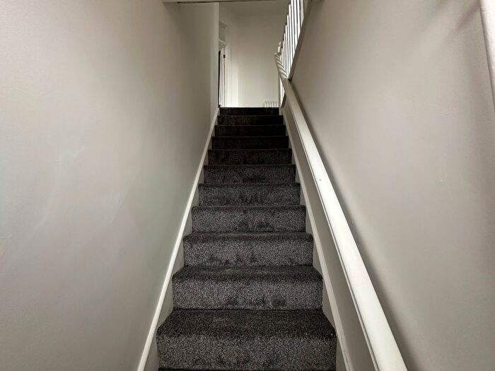 3 Bedroom Flat To Rent In Sunderland Road, Gateshead, NE8
