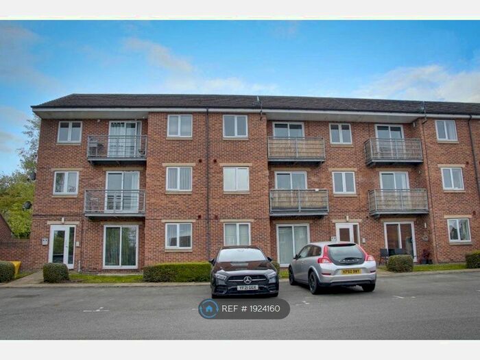 2 Bedroom Flat To Rent In Woodeson Lea, Leeds, LS13