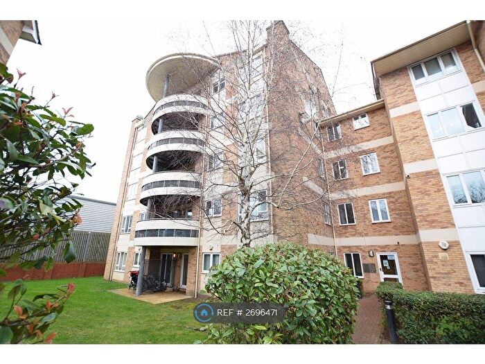 2 Bedroom Flat To Rent In Branagh Court, Reading, RG30
