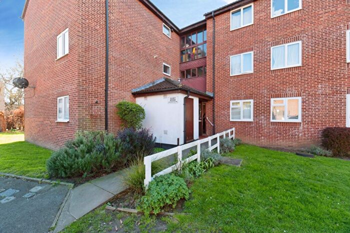 2 Bedroom Flat For Sale In Chessington Hall Gardens, Chessington, Surrey, KT9