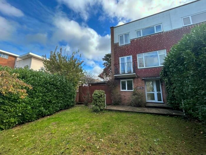 5 Bedroom Property To Rent In Lindfield Gardens, Guildford, GU1