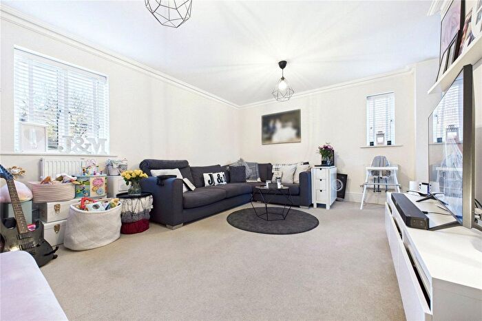 2 Bedroom Flat For Sale In Abbey Gardens, Upper Woolhampton, Reading, Berkshire, RG7