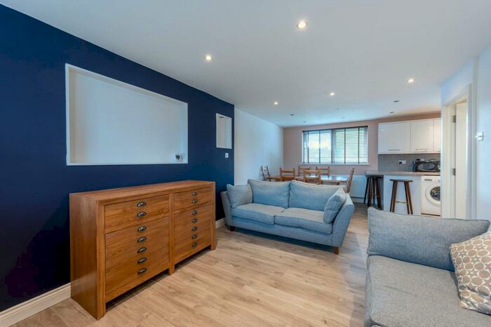 2 Bedroom Flat To Rent In St Lukes Close, South Norwood, London, SE25