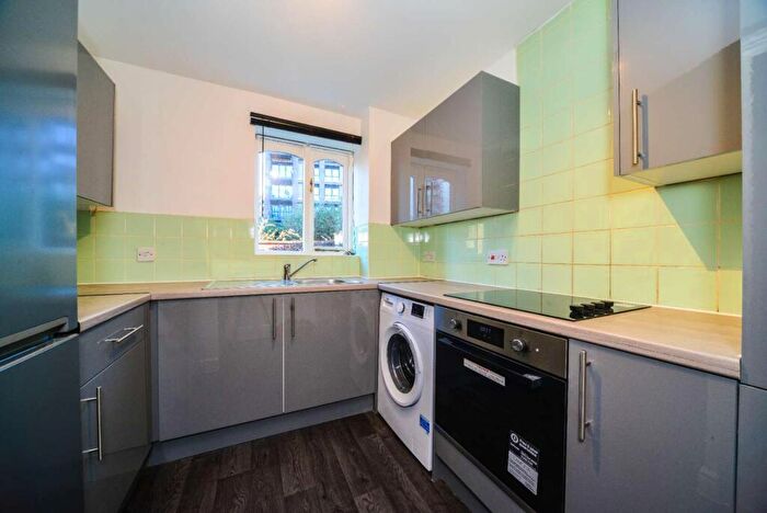 2 Bedroom Flat To Rent In Century House, Lewisham, London, SE8