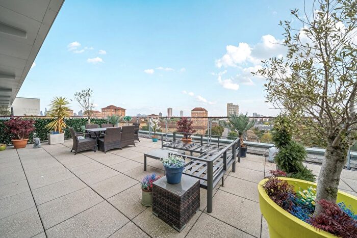 2 Bedroom Flat For Sale In Wandsworth Road, Lambeth, London, SW8