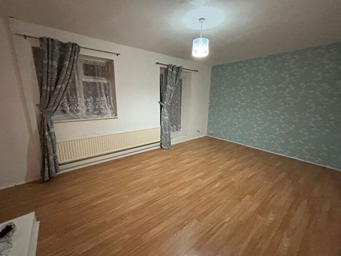 Detached House To Rent In Mungo Park Road, Rainham, RM13