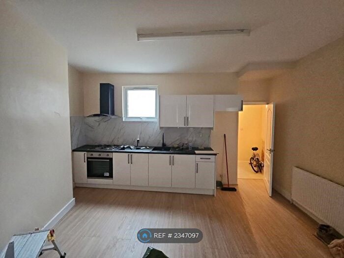 3 Bedroom Semi-Detached House To Rent In Hartington Road, London, E17