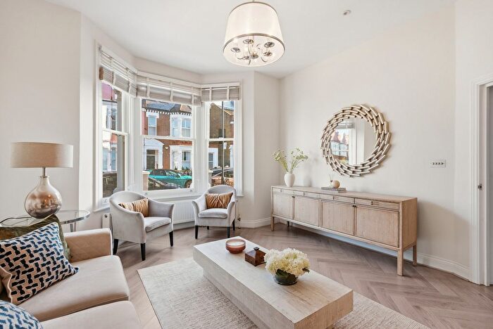 4 Bedroom Terraced House For Sale In Pennard Road, London, W12