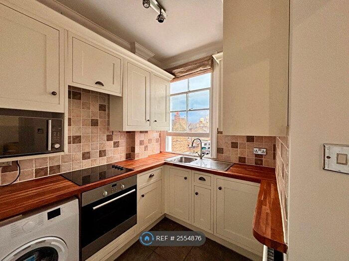 1 Bedroom Flat To Rent In Oaklands Grove, London, W12
