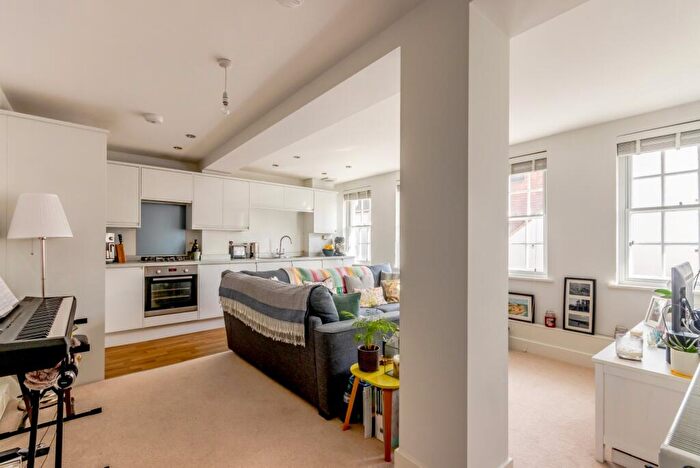 1 Bedroom Flat To Rent In Castle Street, Guildford, GU1