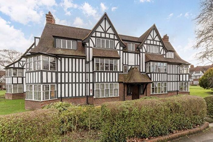 2 Bedroom Flat To Rent In Queens Drive, Acton, W3