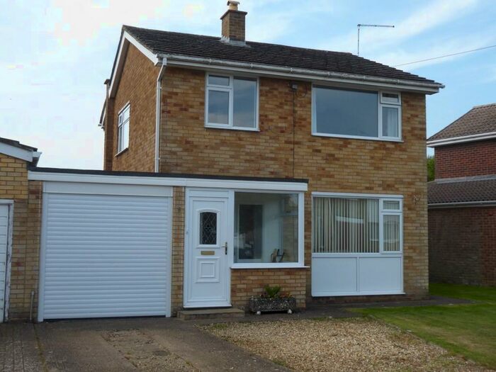 3 Bedroom Detached House To Rent In Home Close, NN11