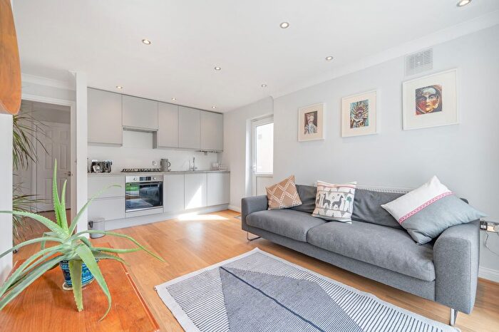 2 Bedroom Flat To Rent In Beecroft Road, London, SE4