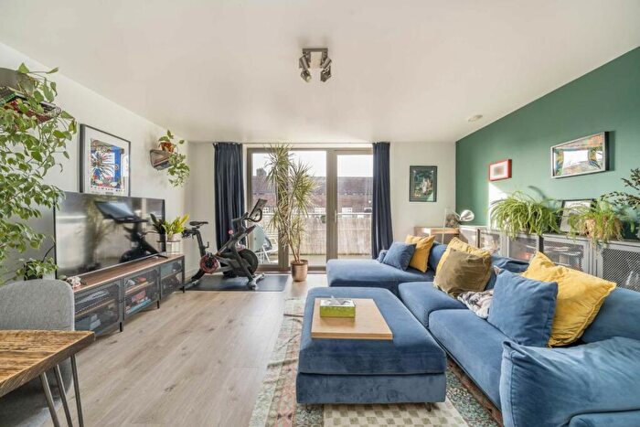1 Bedroom Flat For Sale In Frampton Park Road, Hackney, E9