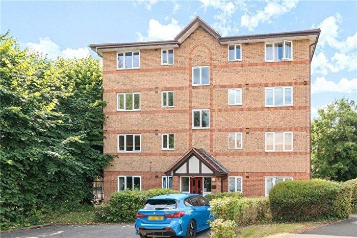 2 Bedroom Flat To Rent In Varsity Drive, Twickenham, TW1