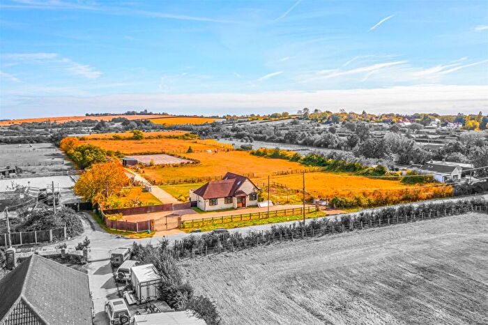 7 Bedroom Detached Bungalow For Sale In Pudsey Hall Lane, Canewdon, Rochford, SS4