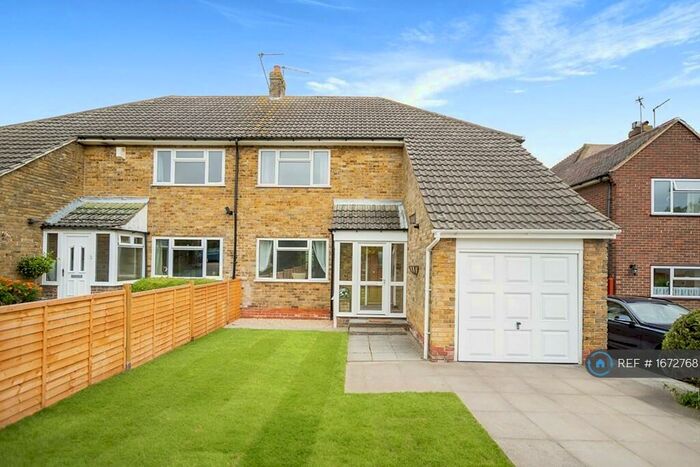 4 Bedroom Semi-Detached House To Rent In The Shades, Rochester, ME2